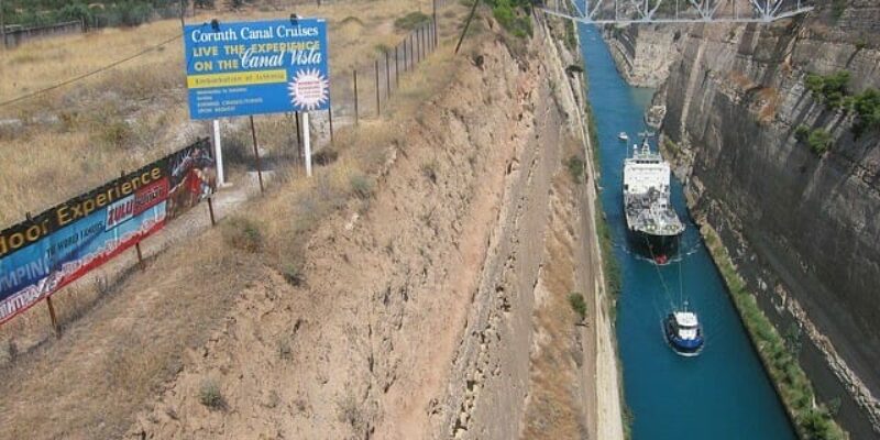 Mit dem Kreuzfahrtschiff durch den Kanal von Korinth