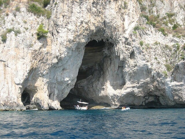 Eingang in die Blaue Grotte von Capri Eingang in die Blaue Grotte von Capri