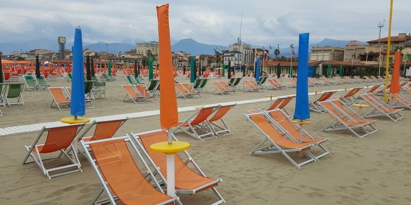 Der öffentliche Strand von Viareggio