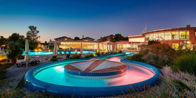 Außenbereich der Therme Chiemgau