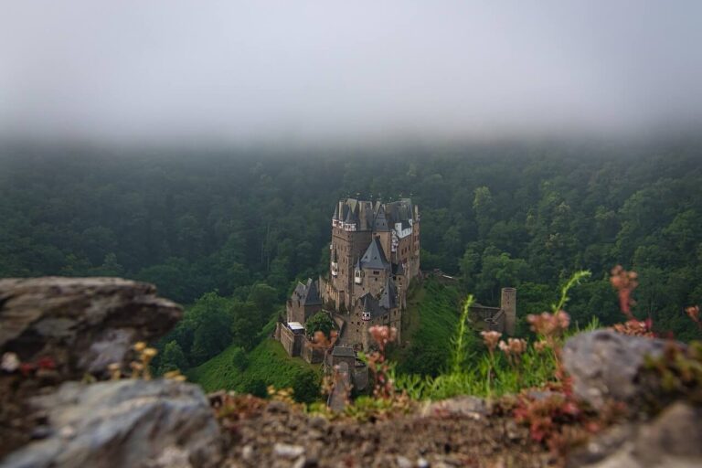 Burg Eltz mit Übernachtung im Hotel Burg Eltz mit Übernachtung im Hotel